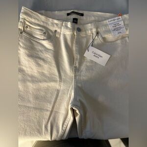 Calvin Klein Jeans Women Slim Straight in Cream